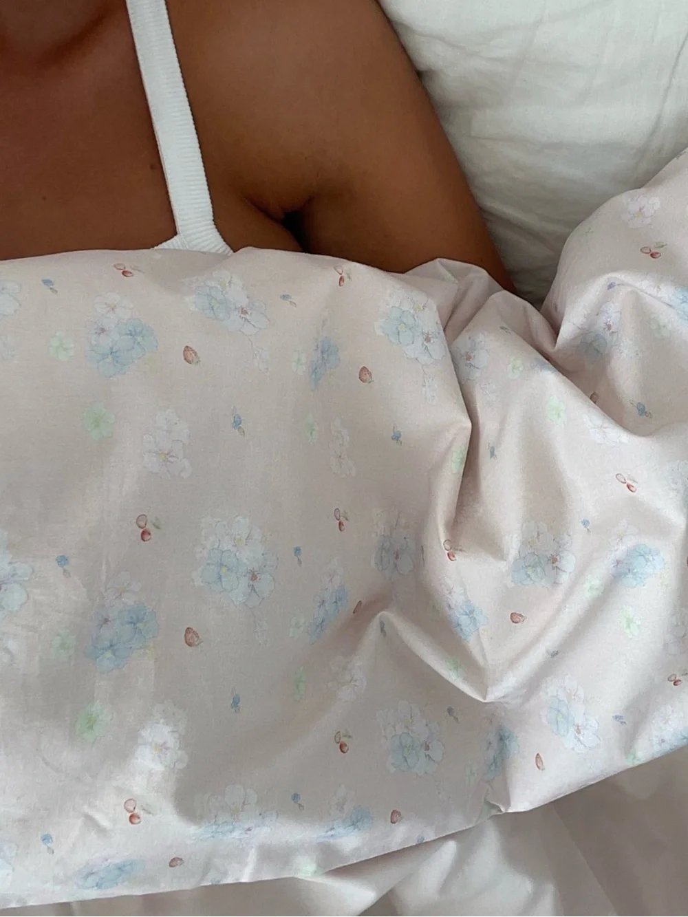 Djerf Avenue Summer Island Duvet + Set of 2 Pillowcases